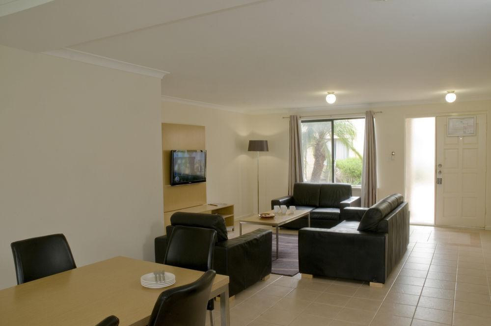 Country Comfort Perth Exterior photo